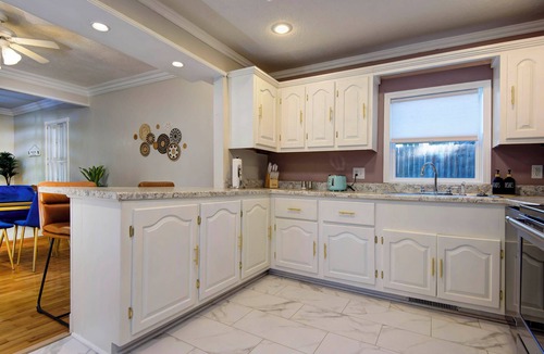 Springfield House | Charming & Cozy 3-bedroom house in wonderful Springfield with AC