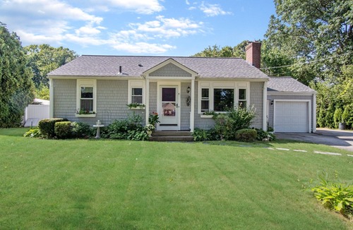 Barrington House | Charming & Cozy 3-Bedroom home with Private Pool