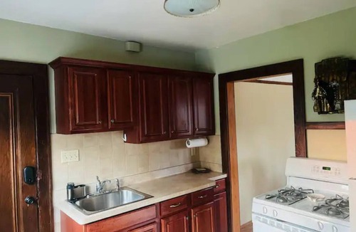 Wauwatosa Apartment | Charming, cozy and CENTRAL upper unit in MKE