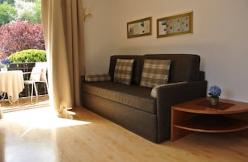 Nalles Apartment | Charming cozy apartment with mountain & forest view, only 15min. from Meran&Bozen