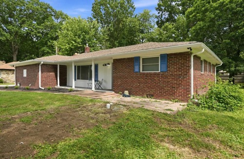 Lawrence House | Charming Cozy Hideaway Fireplace & Gameroom