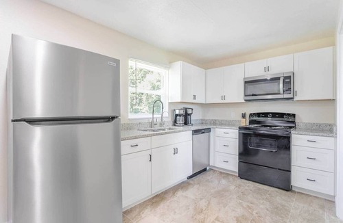 Tropic House | Charming Cozy Renovated Home