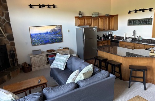 Sunplace Condo | Charming & cozy retreat minutes to Wisp-lake & Mnt. views/access & indoor pool!