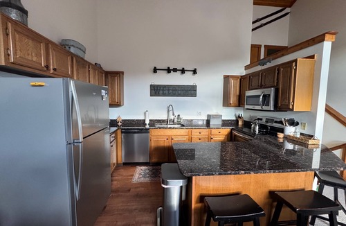 Sunplace Condo | Charming & cozy retreat minutes to Wisp-lake & Mnt. views/access & indoor pool!