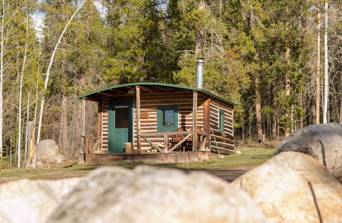 Pitkin County Cabin | Charming & Cozy Snug Cabin at Dreamy Art & Nature Retreat Center