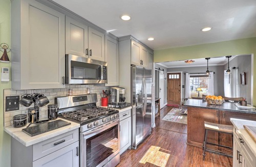 Fullerton Cottage | Charming Craftsman Bungalow With Garden & Hot Tub!