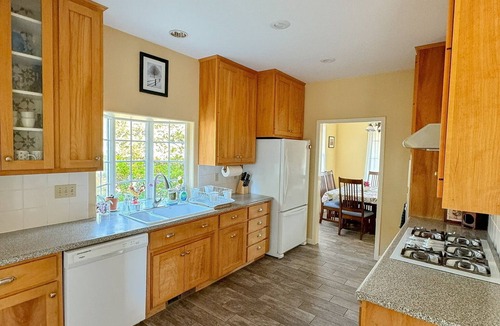 Fort Bragg House | Charming craftsman home on 1.1 acres close to town and beautiful beaches