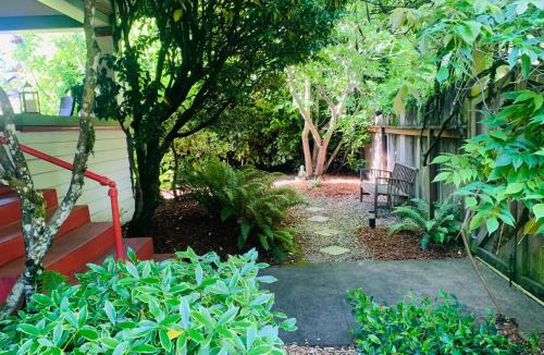 Whiteaker House | Charming Craftsman in Eugenes Historic Whiteaker Neighborhood