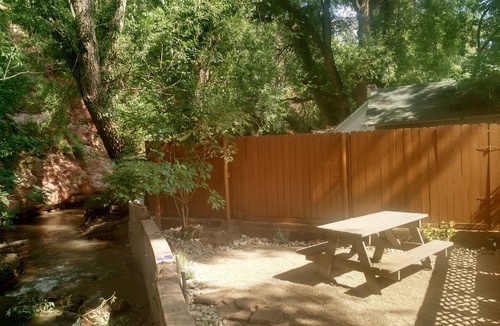 Manitou Springs Historic District Cabin | Charming Creekside Cabin Walk to Downtown Manitou – Ideal Retreat!