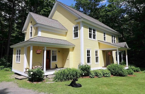 Waitsfield House | Charming creekside 4-BR country house near Sugarbush w/garage, EV charge, WiFi