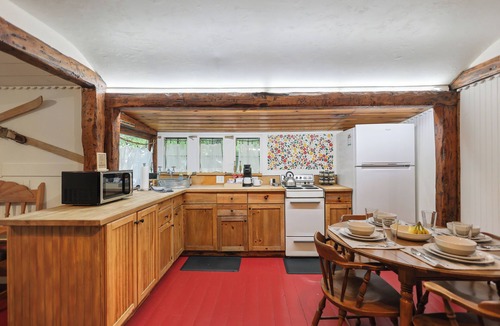 Snowbird Cabin | Charming Creekside Cabin Near Sundance– Mountain Views & Family-Friendly Comfort