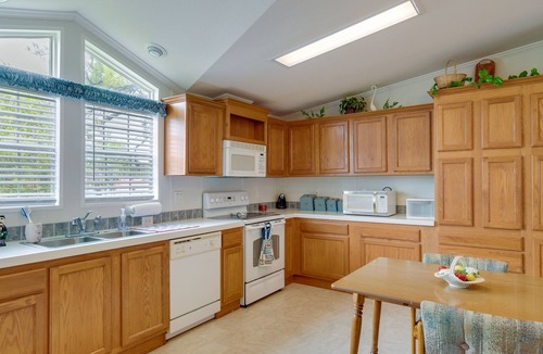 Fruitland House | Charming Crescent City Home Near Lakes!