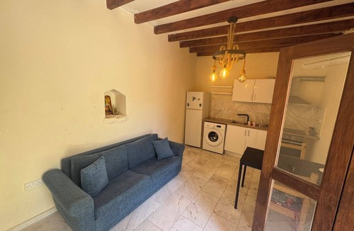 Marathounta House | Charming Cyprus Getaway in Páfos - Garden View Holiday House