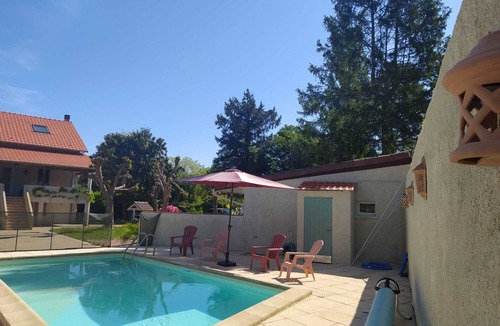 Bellerive-sur-Allier House | Charming detached house with swimming pool, set in lush greenery on the banks of the Allier.