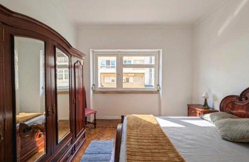 Santo Condestavel House | Charming D'Ourique 3-Bedroom Apartment with Private Balcony in Central Campo de Ourique, Lisbon