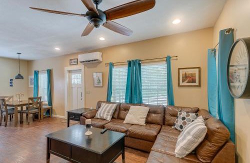 Darien House | Charming Darien Hideaway w/Porch, Near Downtown!