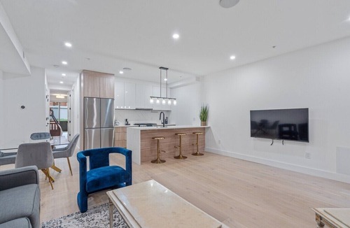 Petworth Bed & Breakfast | Charming DC Townhouse Condo| Explore Monuments, Museums & Vibrant Neighborhoods