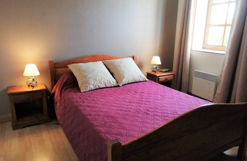 La Celette Cottage | Charming Detached Cottage with Large Garden, Near Forest and Karting