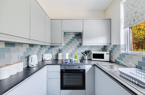 Northampton House | Charming Detached Bungalow Driveway Parking Garden Wifi Smart TV