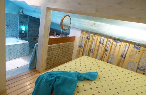 Vesseaux House | Charming detached house with terrace in a farmhouse with swimming pool and garden