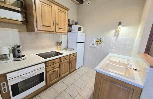 Aubas Cottage | Charming detached house with terrace and BBQ in Dordogne, pets allowed