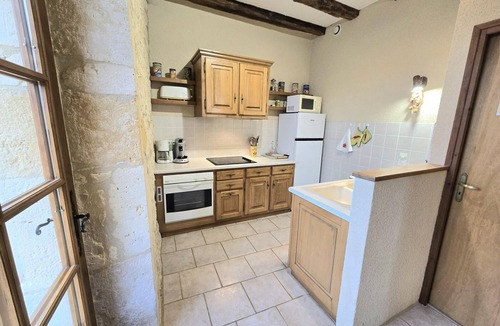 Aubas Cottage | Charming detached house with terrace and BBQ in Dordogne, pets allowed