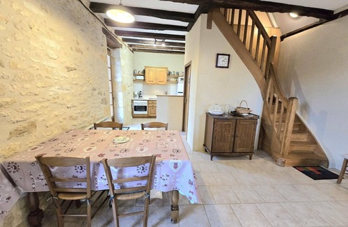 Aubas Cottage | Charming detached house with terrace and BBQ in Dordogne, pets allowed