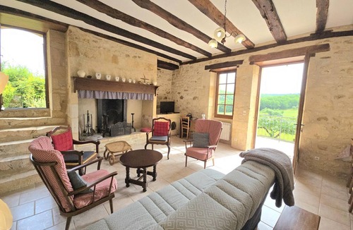Aubas Cottage | Charming detached house with terrace and BBQ in Dordogne, pets allowed