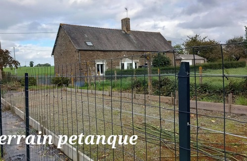 Montanel House | Charming detached single-storey longere in the countryside with courtyard and garden