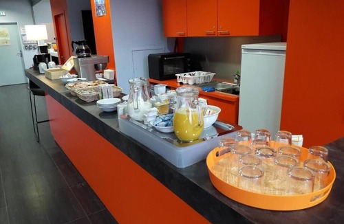 Dijon Hotel | Charming Dijon Studio Supérieur | Garden, Free Parking & Easy City Access!