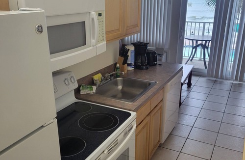 Daytona Beach Condo | Charming Direct Ocean, Pool, and Beach front Condo, 2 bath, sleeps 4