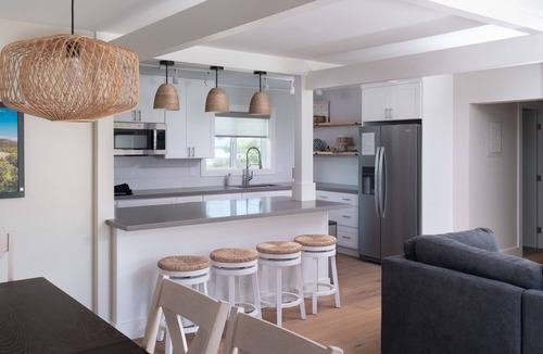 Waihee-Waiehu House | Charming Direct Oceanfront North Shore Beach House