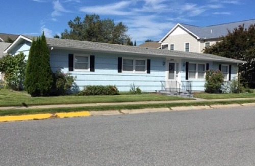 Country Club Estates House | Charming Dog-Friendly Beach Home with In-Law Suite & EV Charging, Walk to Beach!