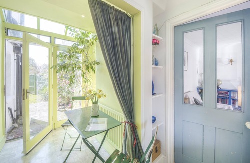 Arundel Cottage | Charming dog-friendly cottage in historic Arundel!