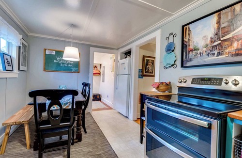 Seaside Cabin | Charming Dog-Friendly Cottage with AC, Washer/Dryer, Gas Grill, Easy Beach Access