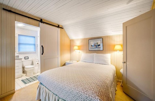 Gearhart House | Charming dog-friendly cottage with sauna easy beach access deck & yard