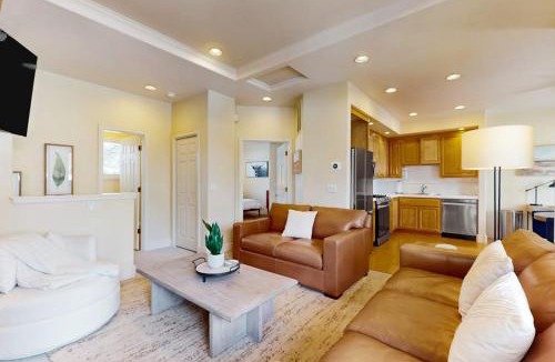Broken Top House | Charming dog-friendly retreat near skiing & golf with views & fireplace