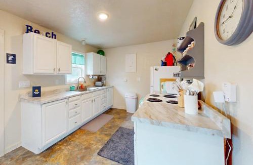 Nahcotta House | Charming dog-friendly cottage withprivate gas grill free WiFi yard and firepit