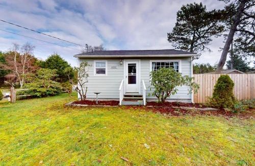 Nahcotta House | Charming dog-friendly cottage withprivate gas grill free WiFi yard and firepit