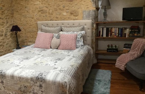 Monplaisant House | Charming Dordogne Stone Cottage - Entire Home, Renovated Living Room, Updated Kitchen - Near Wineries