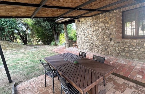 Ponte di Gabbiano Cottage | Charming double bedroom in cottage in enchanting Monteaperti with WiFi, AC