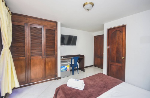 Estadio Hotel | Charming double room with WiFi and air conditioning in Laureles-Estadio-Medellin