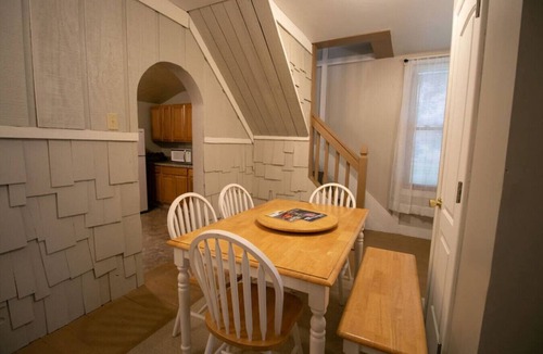 Wabash House | Charming Downtown 2 BR Cottage Walk to Honeywell, Dining & Shops