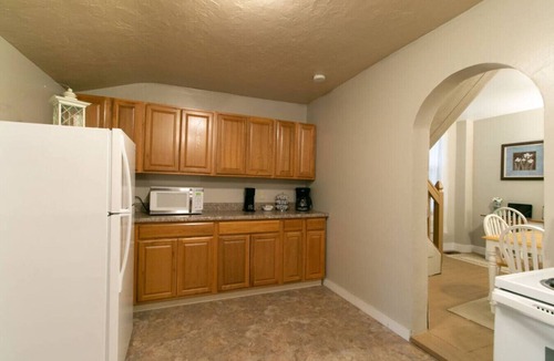 Wabash House | Charming Downtown 2 BR Cottage Walk to Honeywell, Dining & Shops