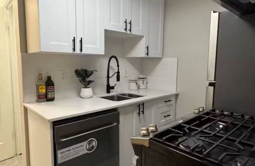 Downtown London Apartment | Charming Downtown 3BR Combo Room