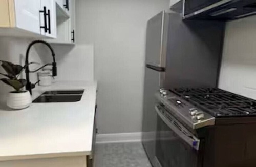Downtown London Apartment | Charming Downtown 3BR Combo Room