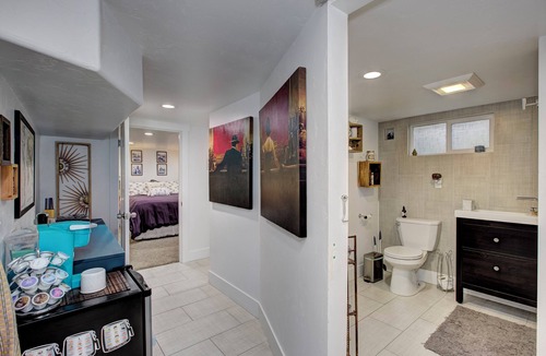 La Grande House | Charming Downtown Basement Bungalow with WiFi and AC in lovely La Grande