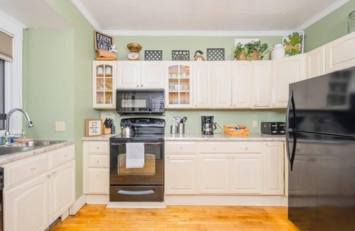 Appleton House | Charming Downtown Home w/Modern Kitchen
