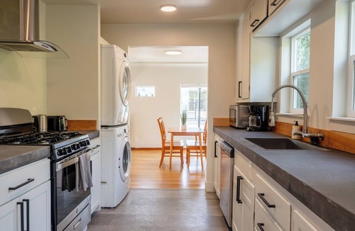 Downtown House | Charming downtown home - bike trail + river + coffee!