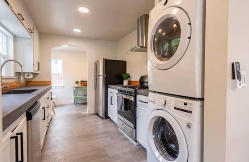 Downtown House | Charming downtown home - bike trail + river + coffee!